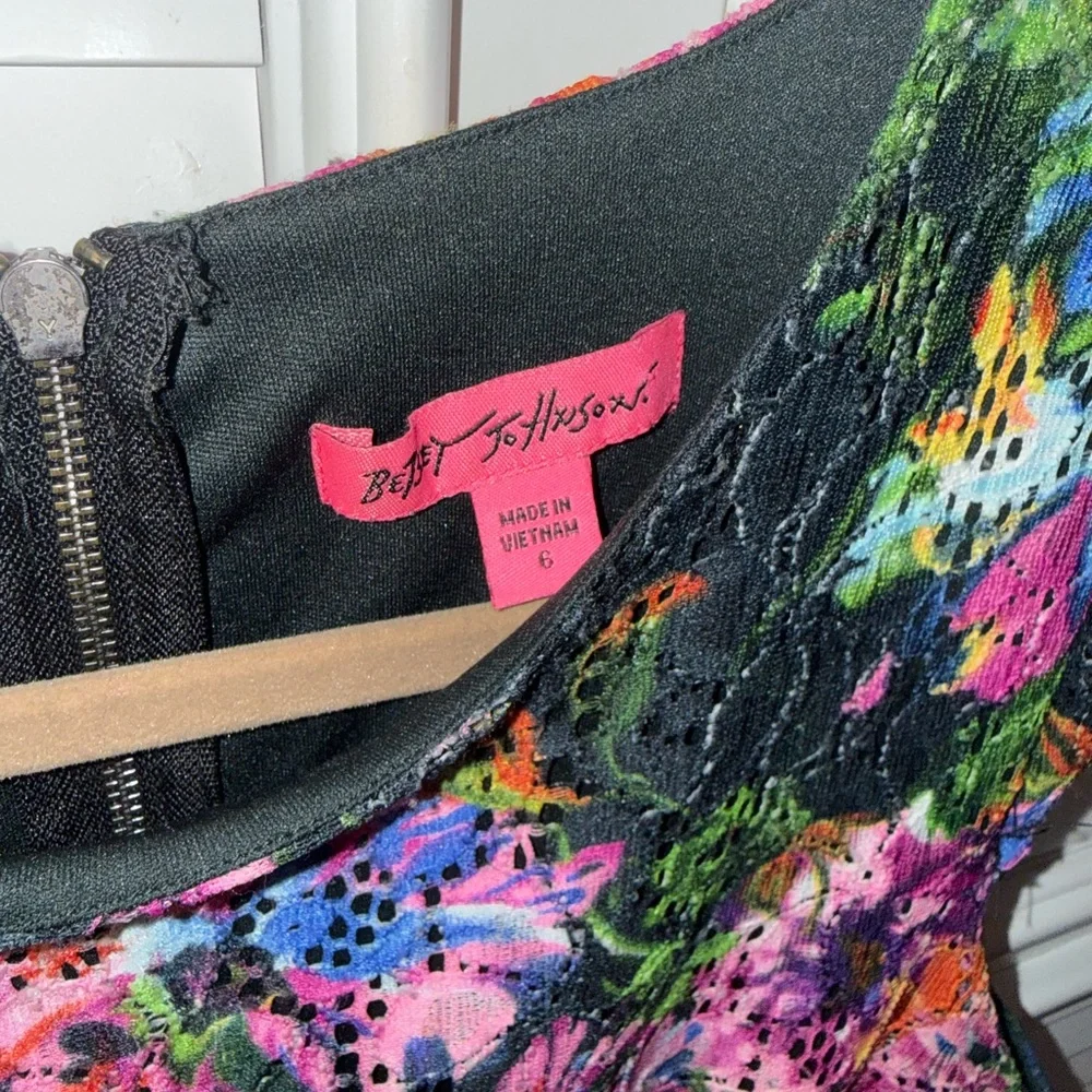 Betsey Johnson Women Dress Size 6 Floral Midi Sheath Cap Sleeve Eyelet Colorful - Picture 4 of 10